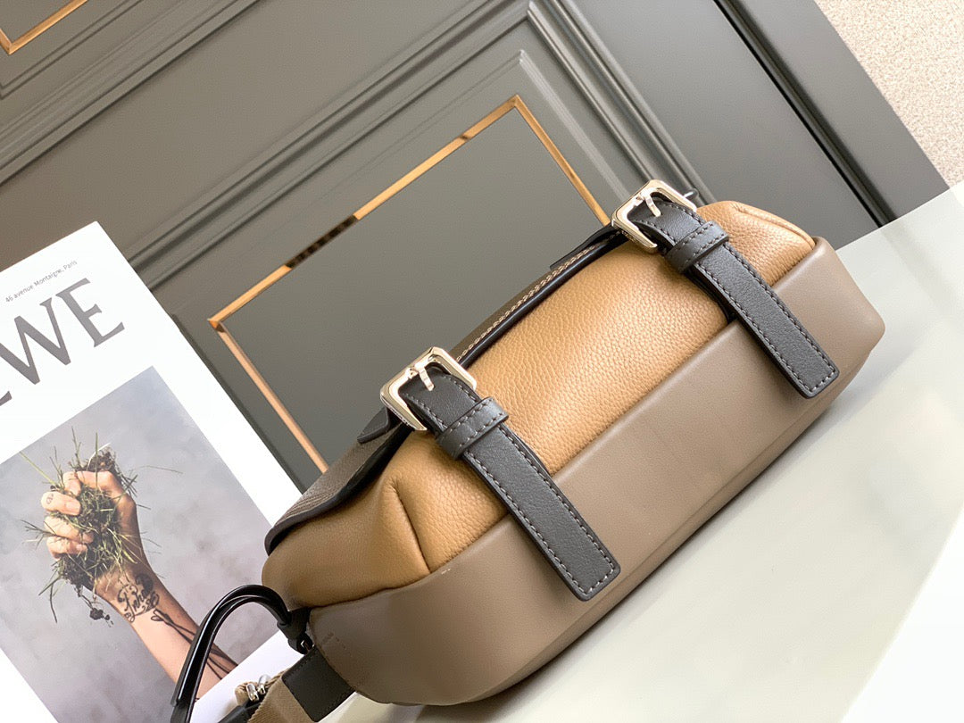 LW Messenger Bag