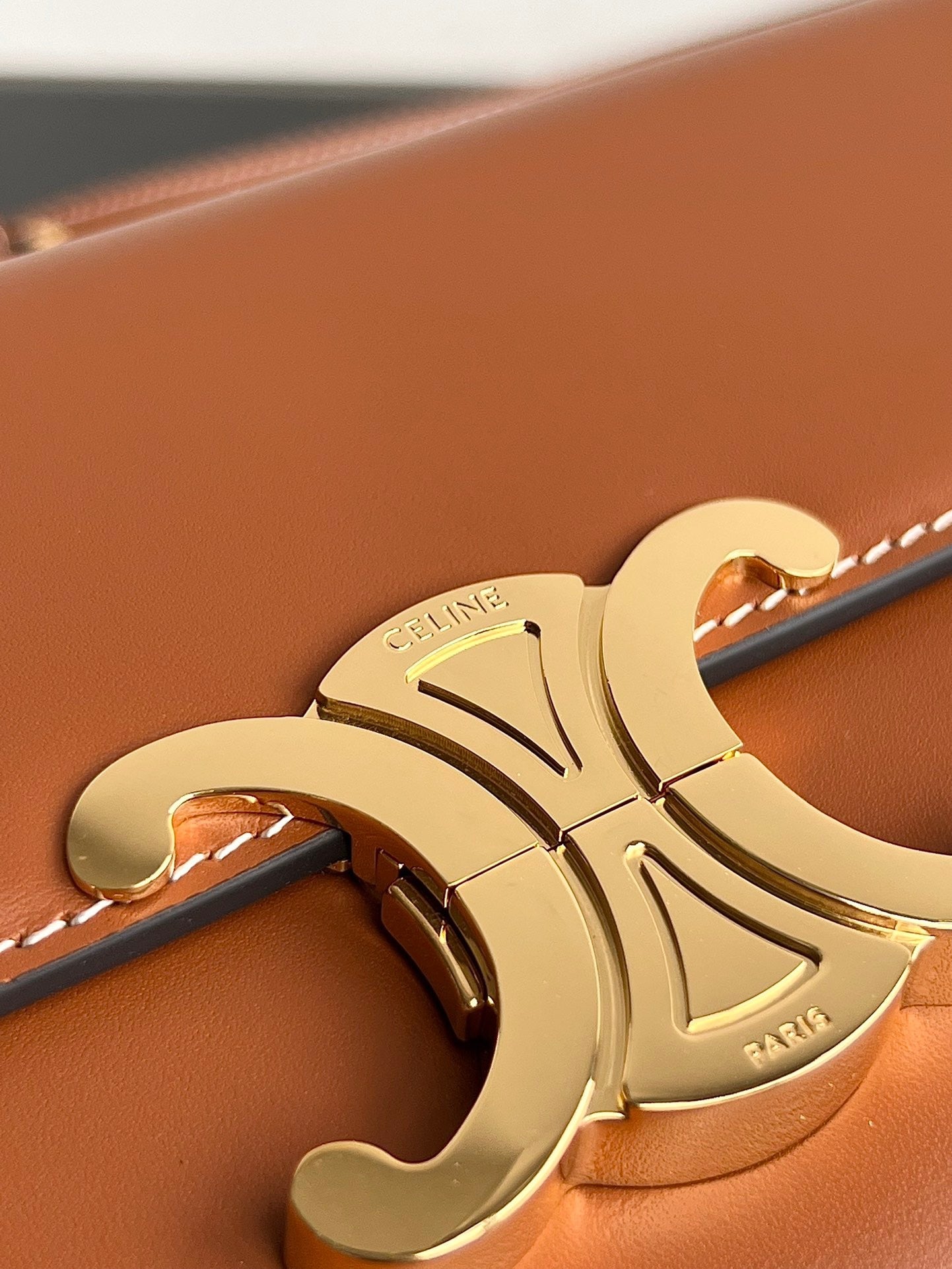 CE Triomphe Hobo