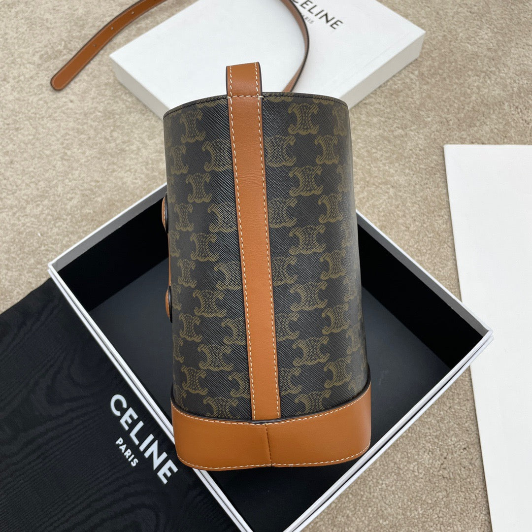 CE Triomphe Bucket