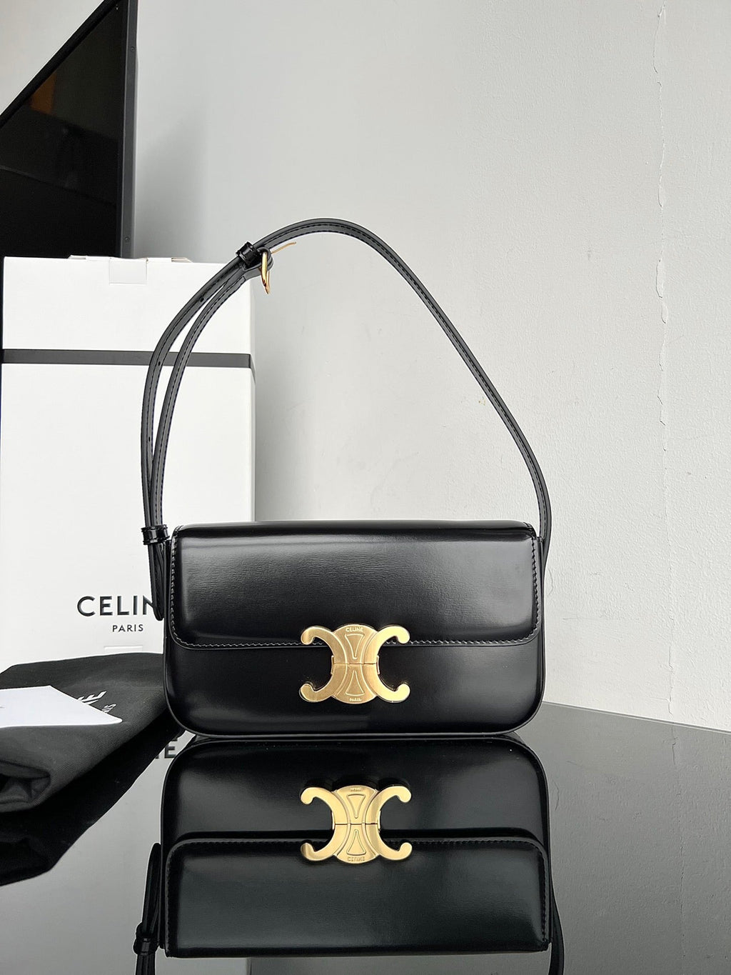 CE Triomphe Hobo