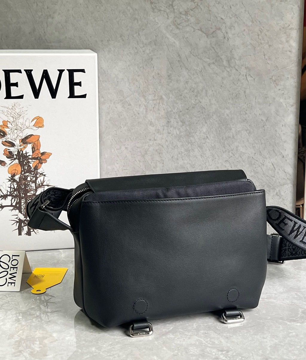 LW Messenger Bag