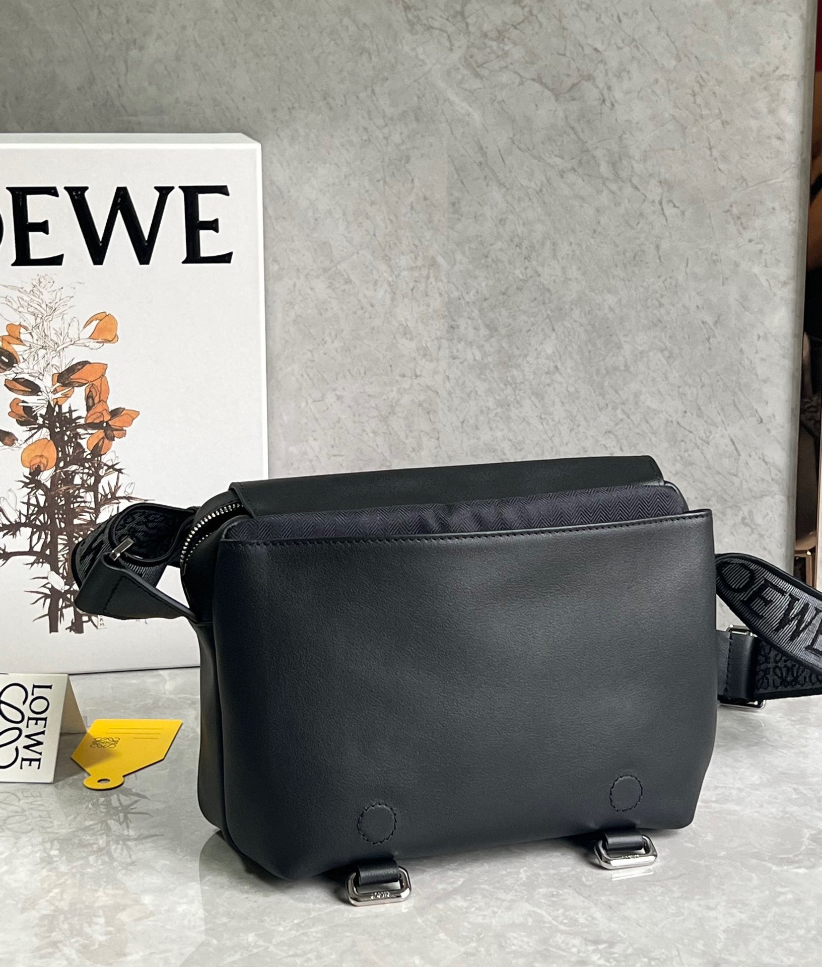 LW Messenger Bag