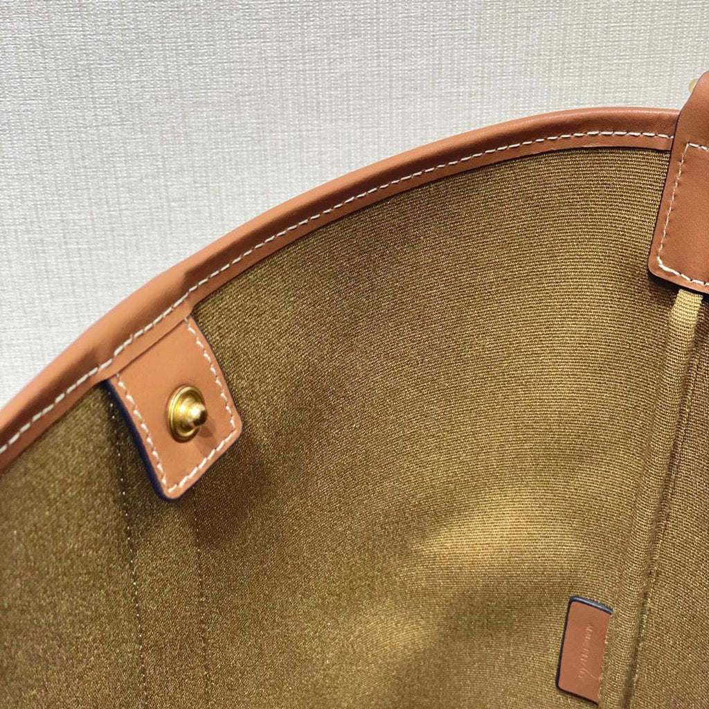 CE Triomphe Bucket
