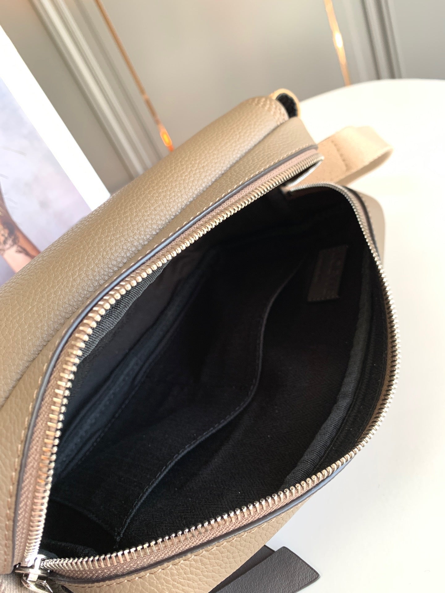 LW Messenger Bag