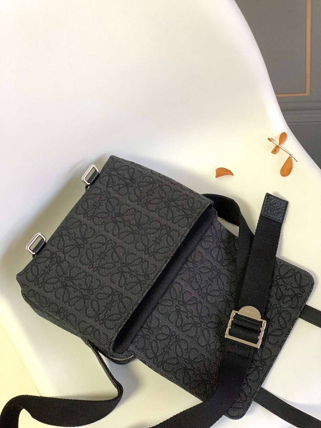 LW Messenger Bag