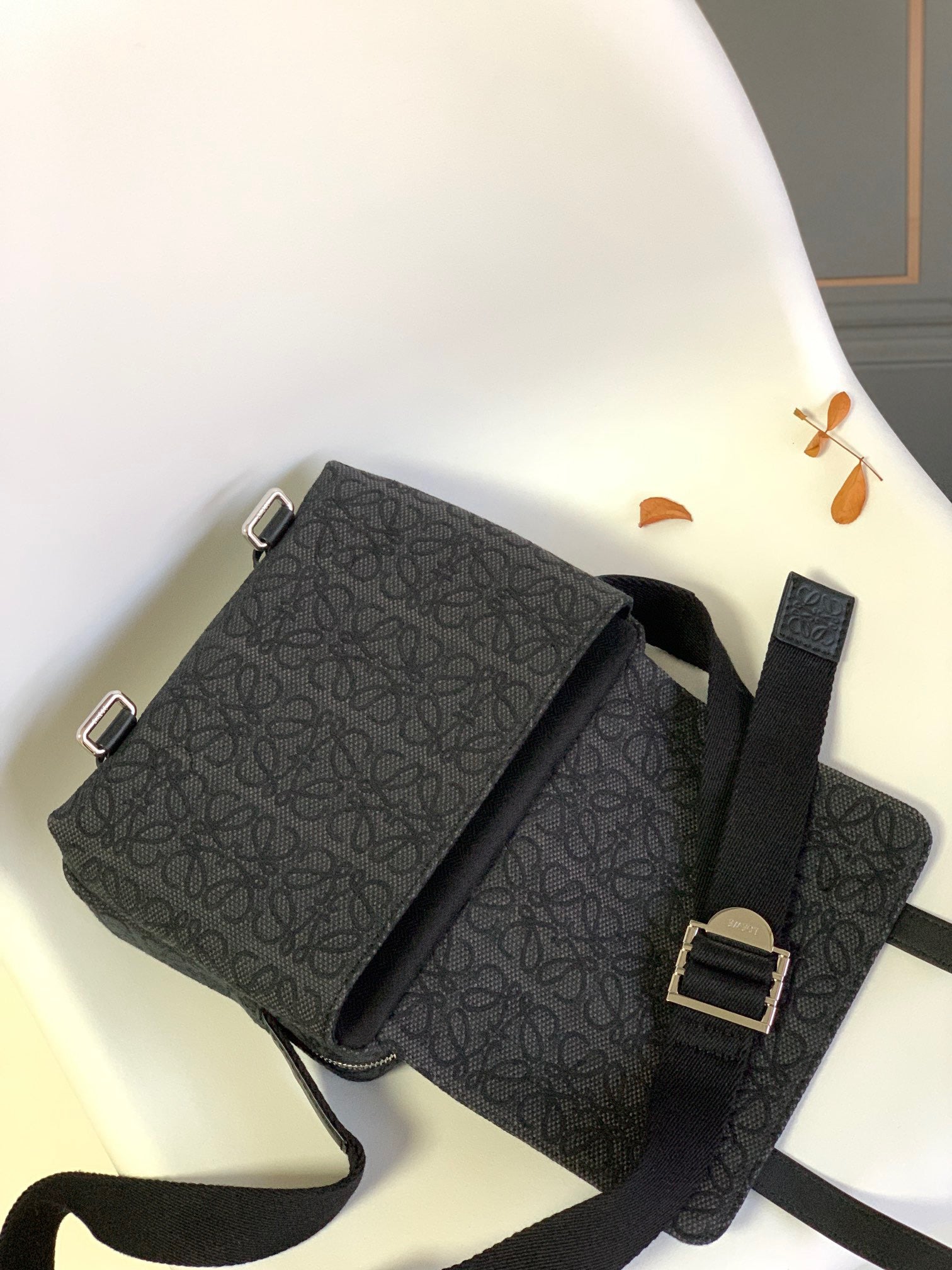 LW Messenger Bag