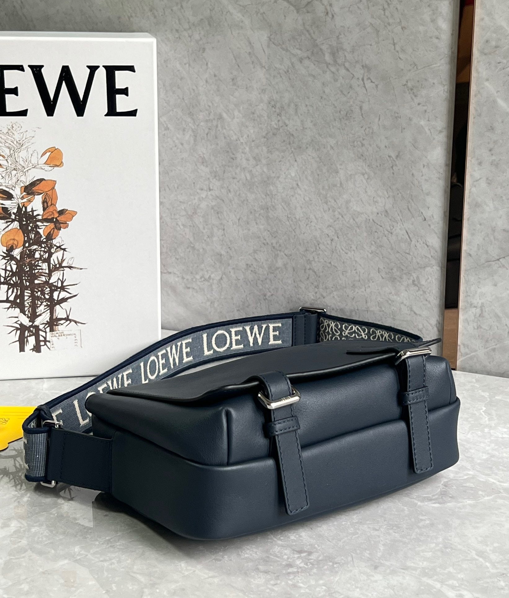 LW Messenger Bag