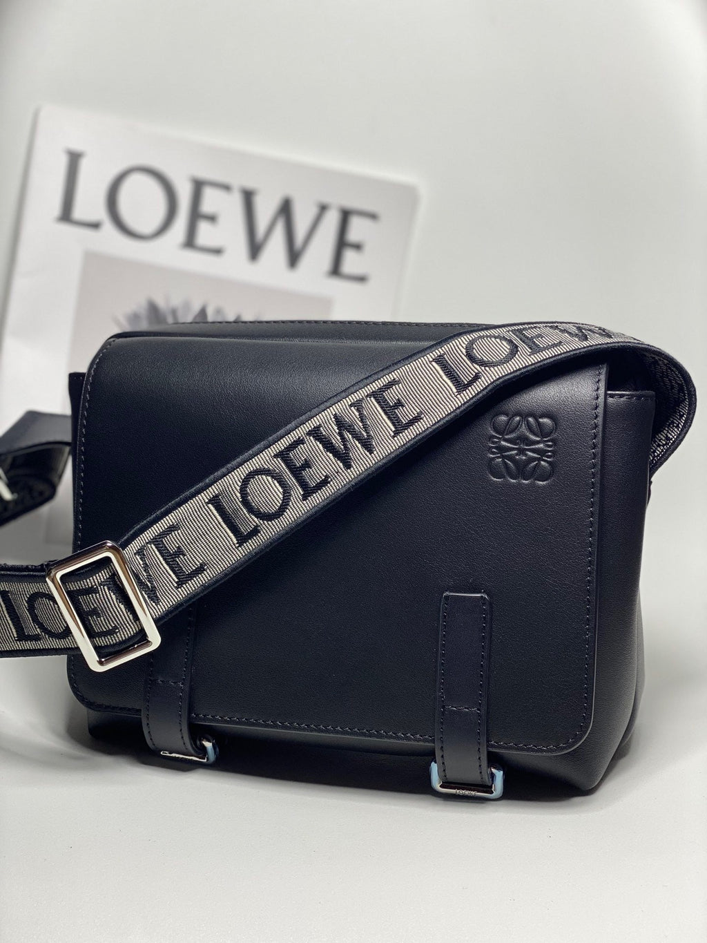 LW Messenger Bag