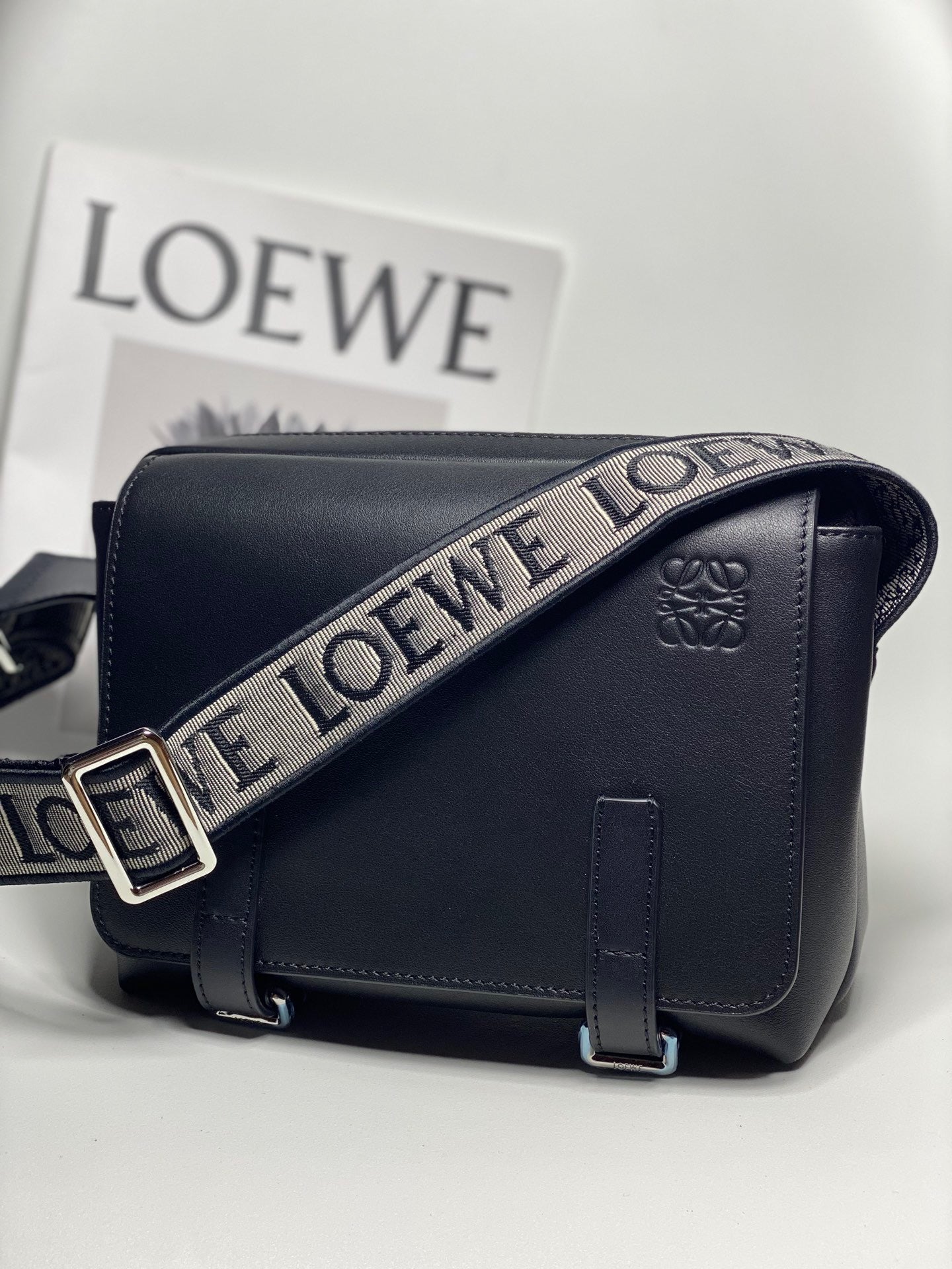 LW Messenger Bag