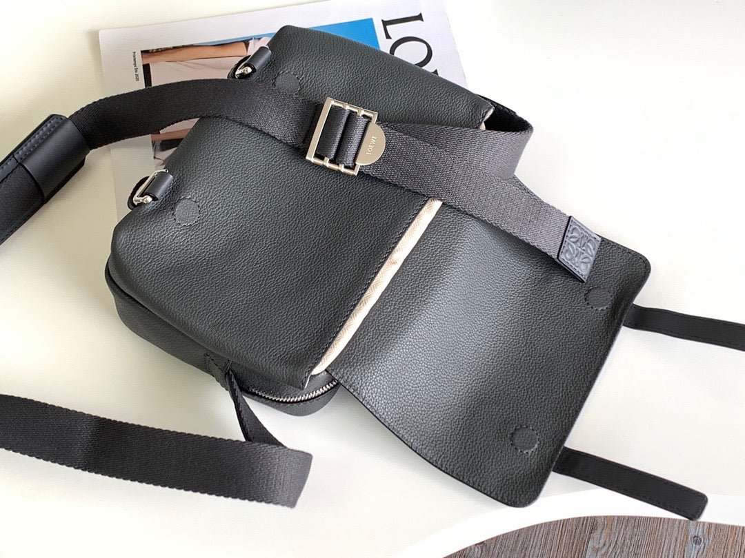 LW Messenger Bag