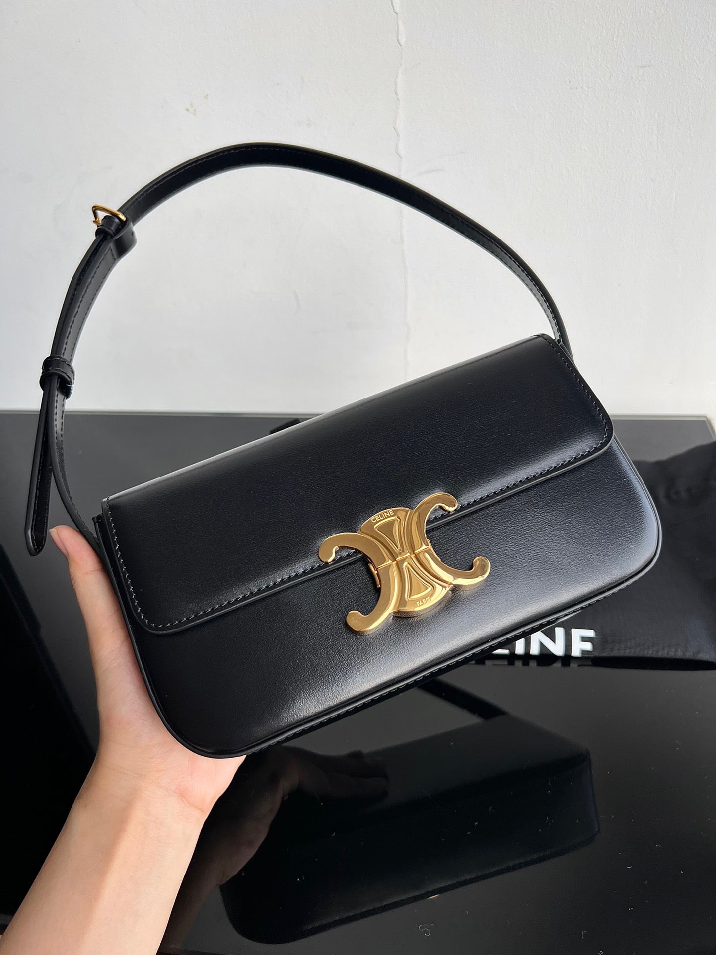 CE Triomphe Hobo
