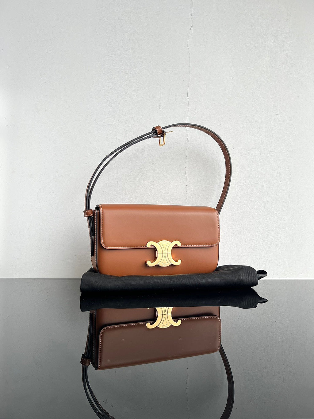 CE Triomphe Hobo