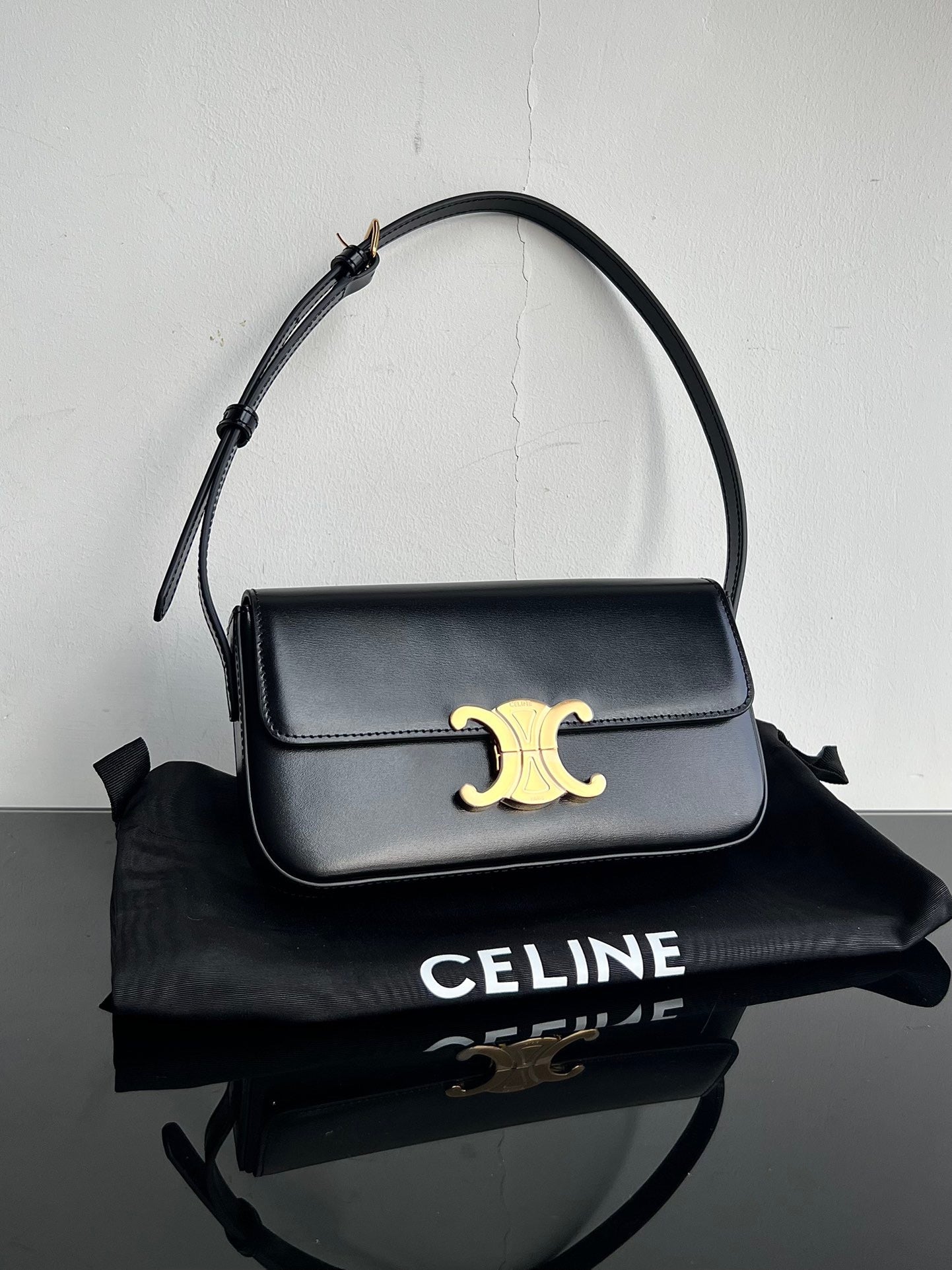 CE Triomphe Hobo