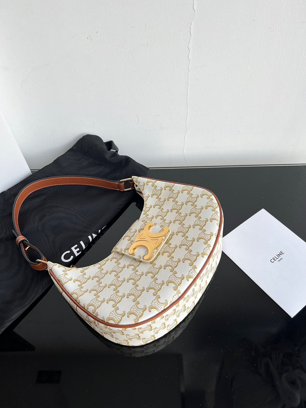 CE Triomphe Hobo