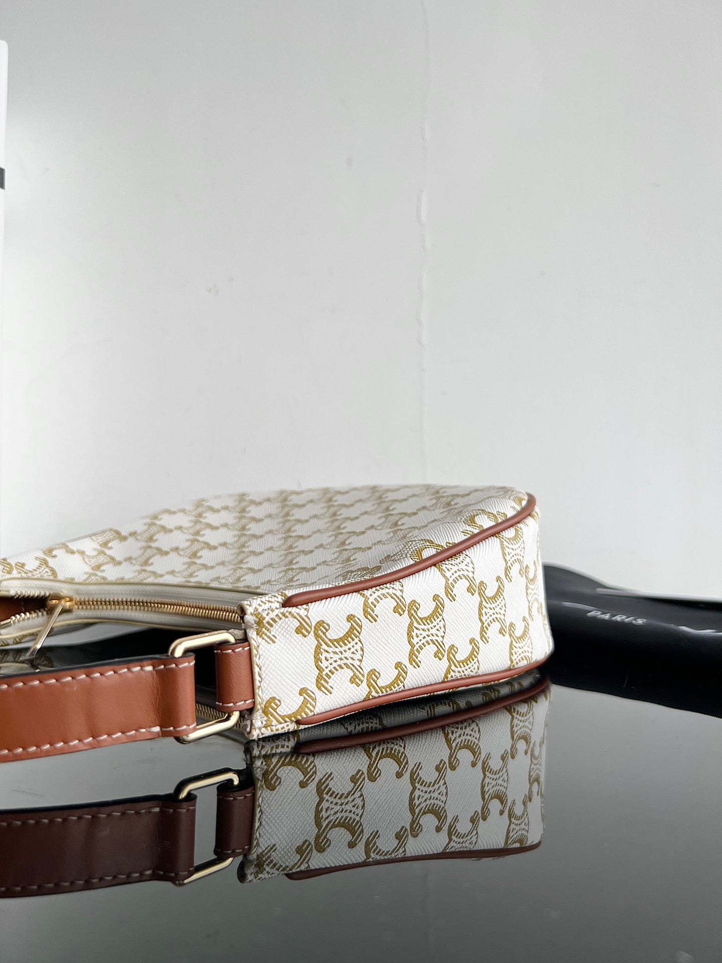 CE Triomphe Hobo