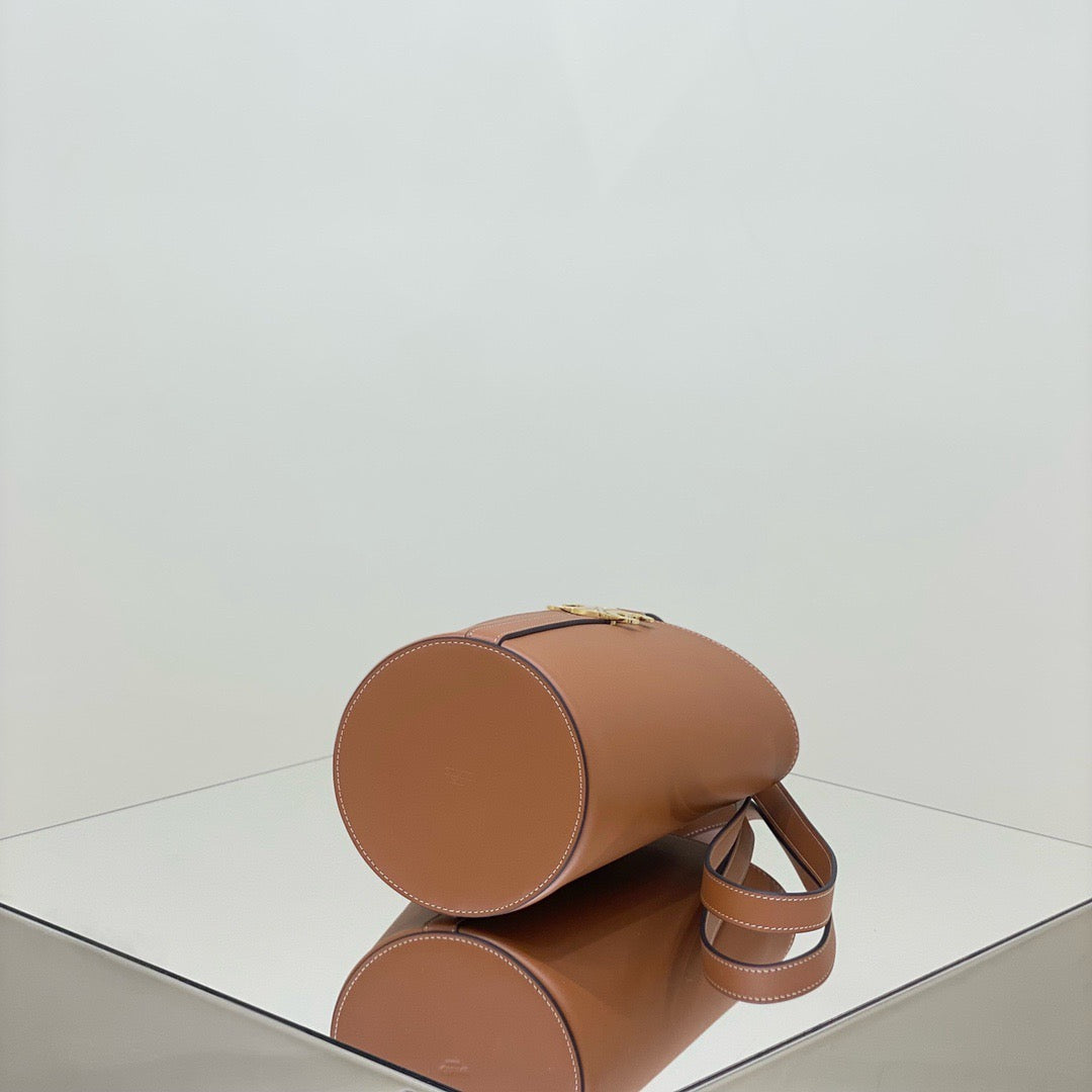 CE Triomphe Bucket