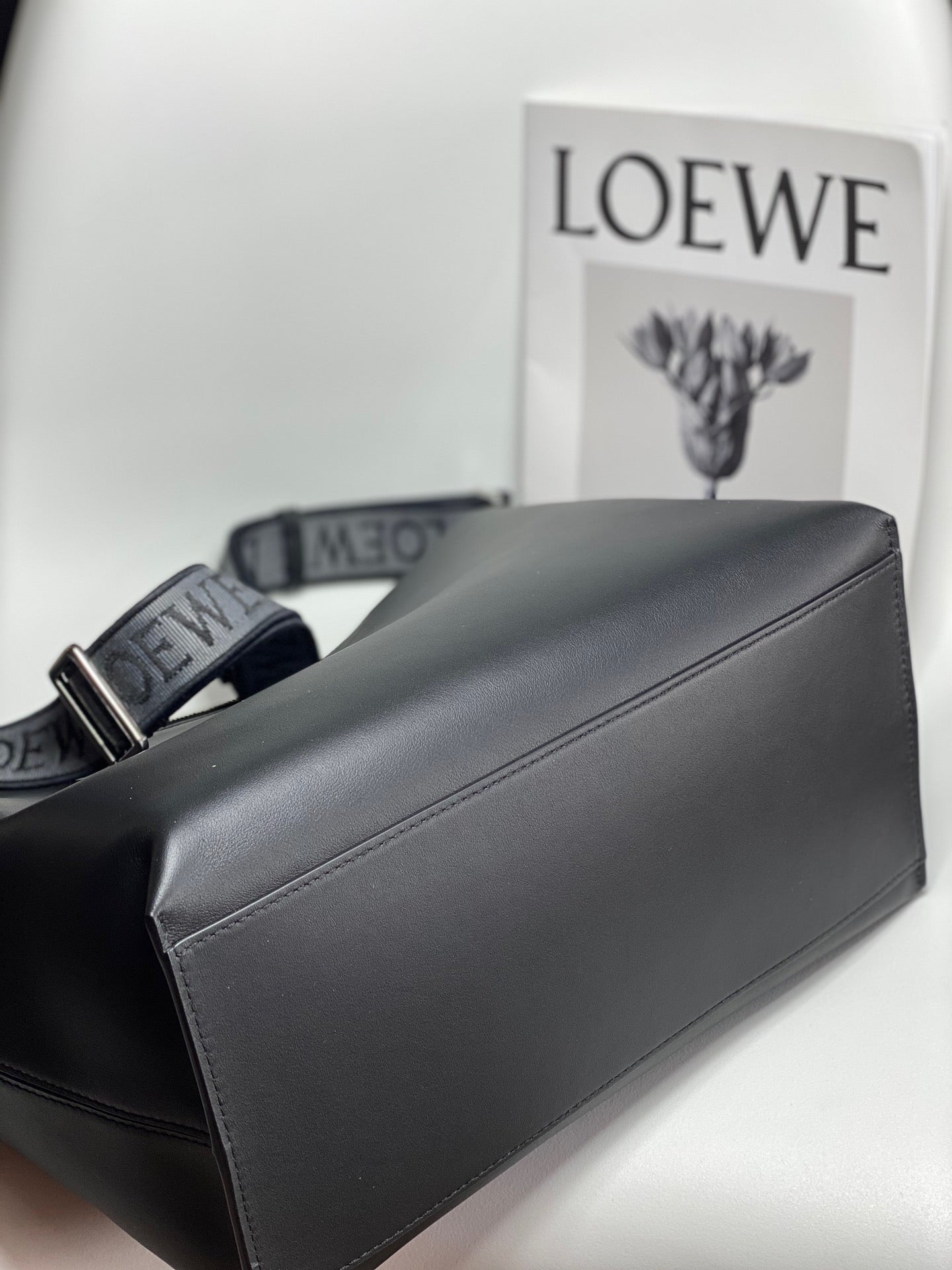 LW Messenger Bag