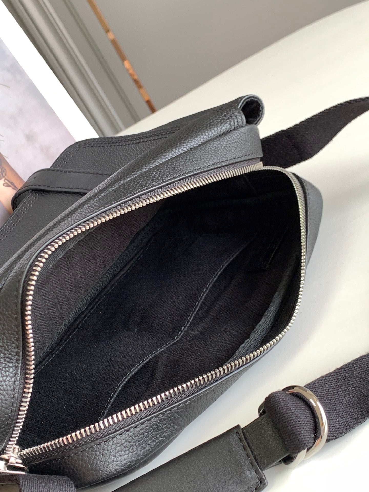 LW Messenger Bag