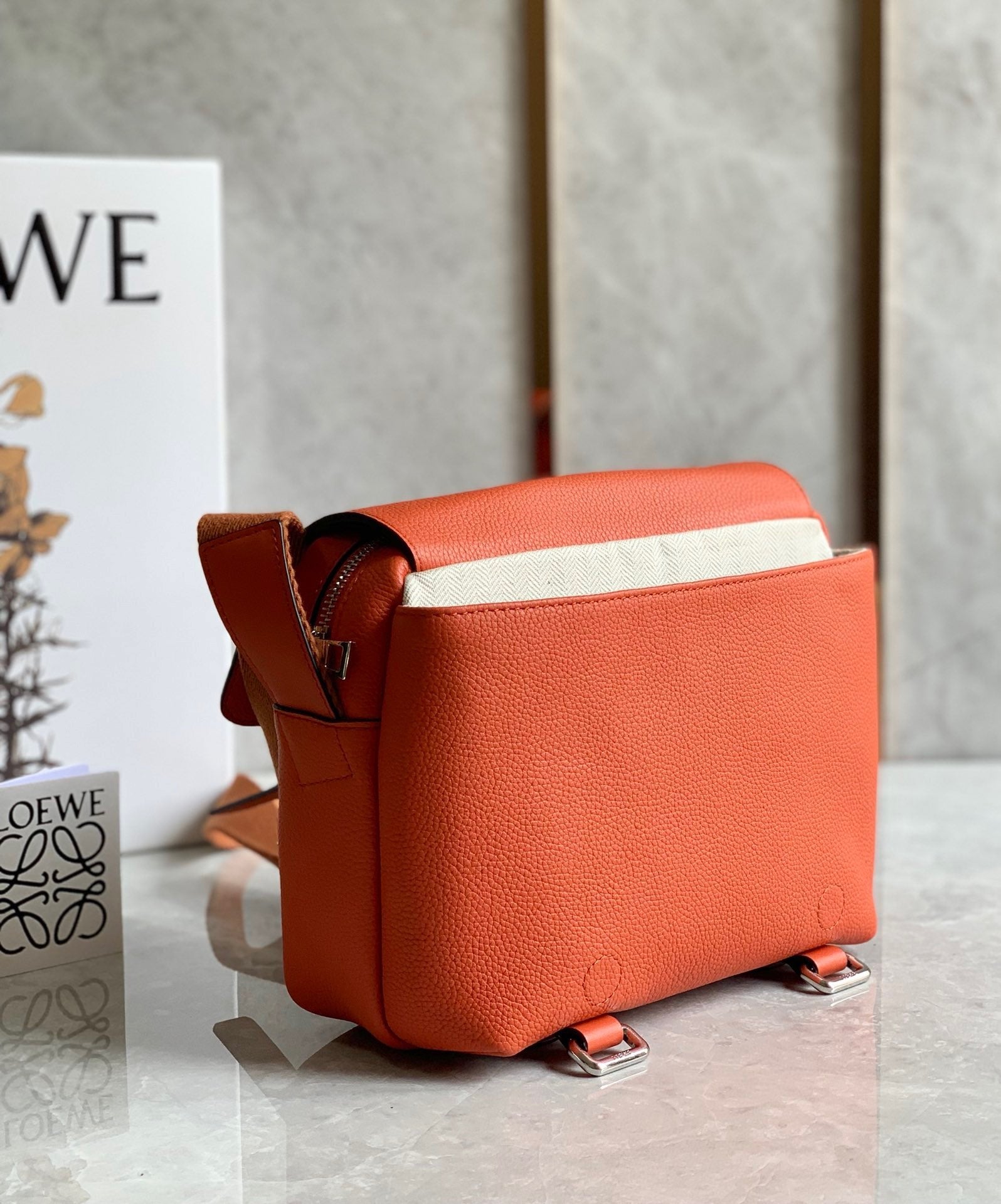 LW Messenger Bag