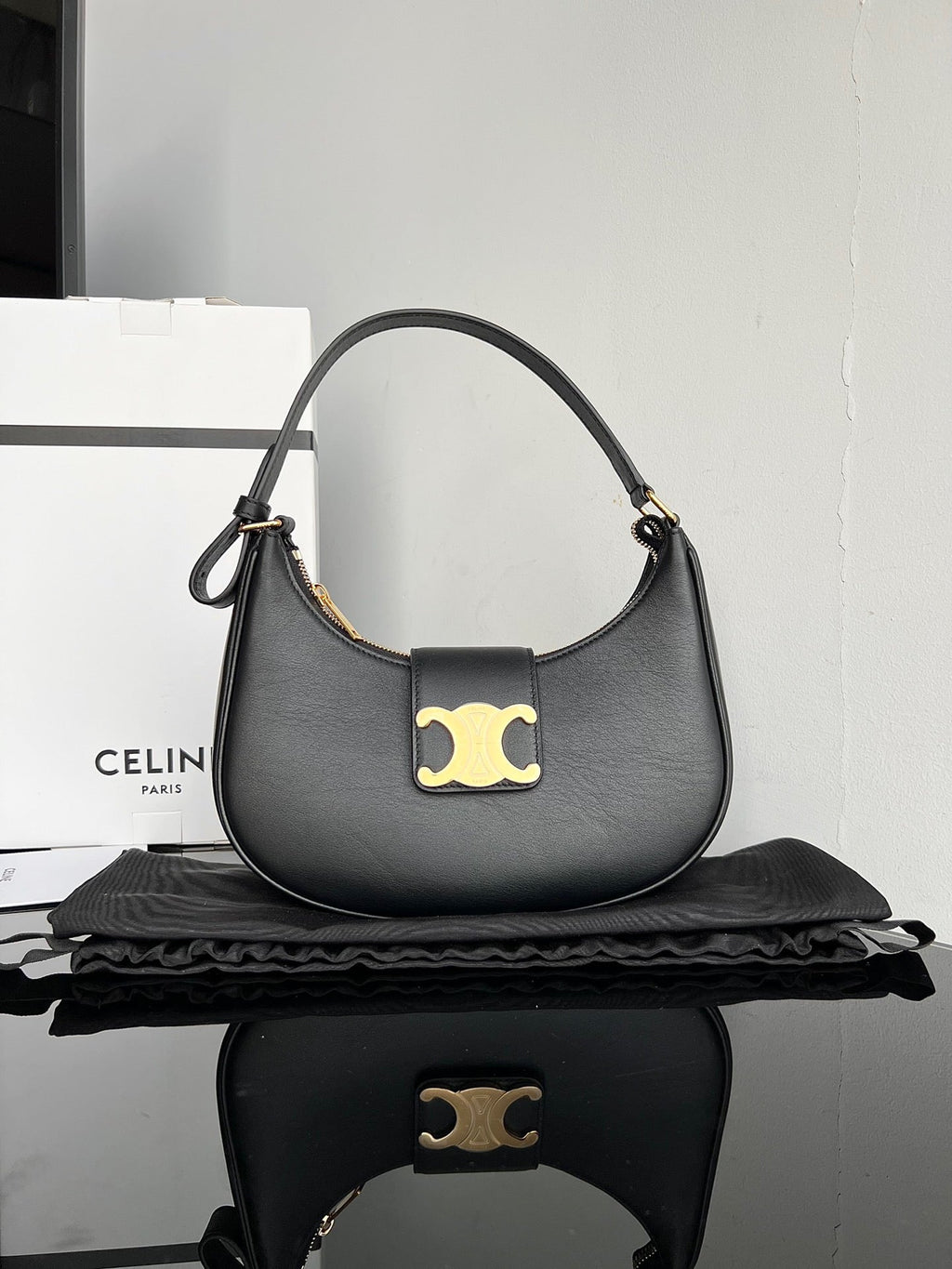 CE Triomphe Hobo