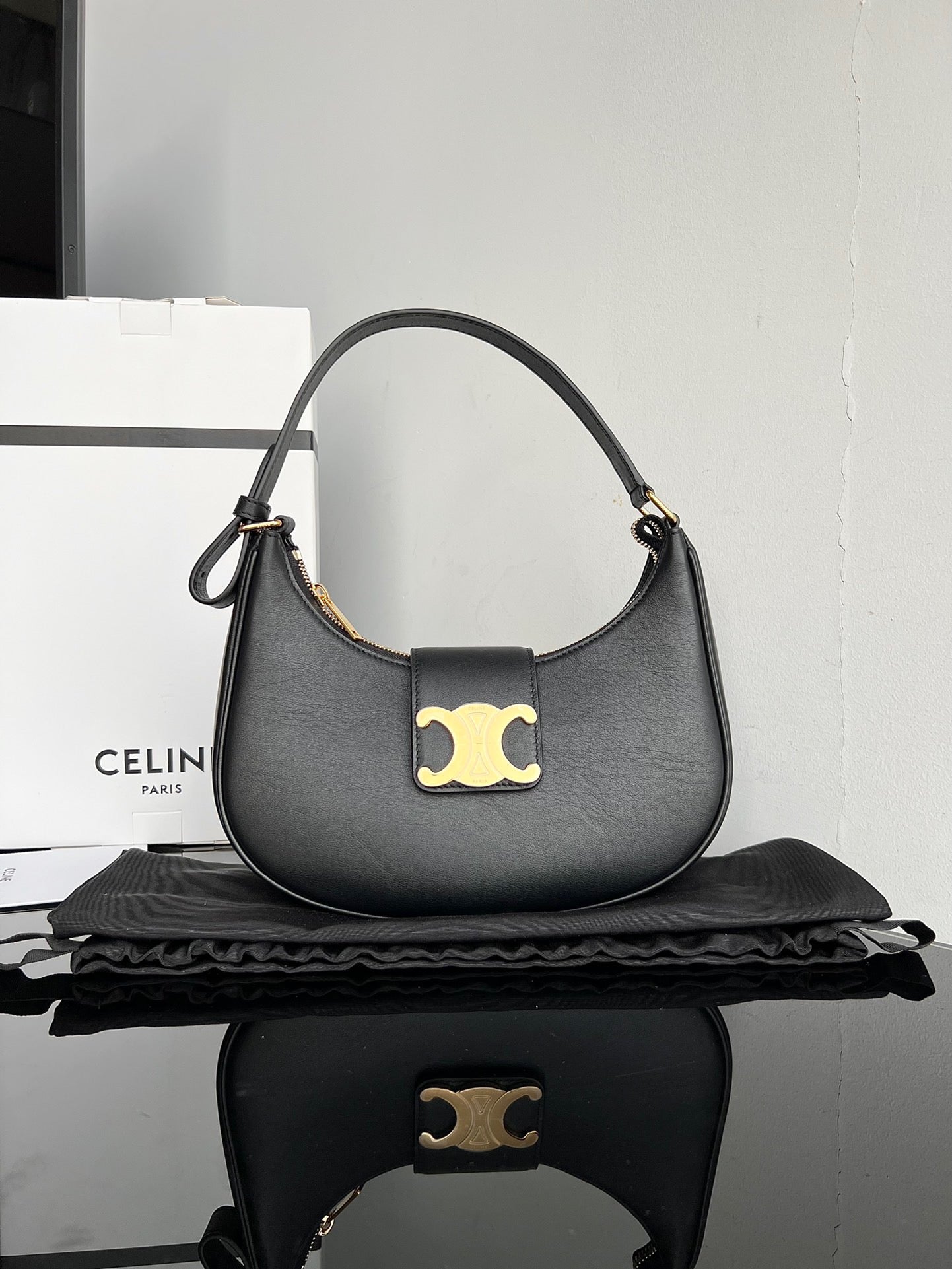 CE Triomphe Hobo