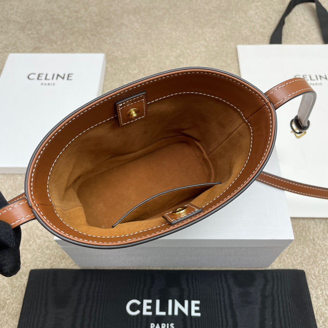CE Triomphe Bucket