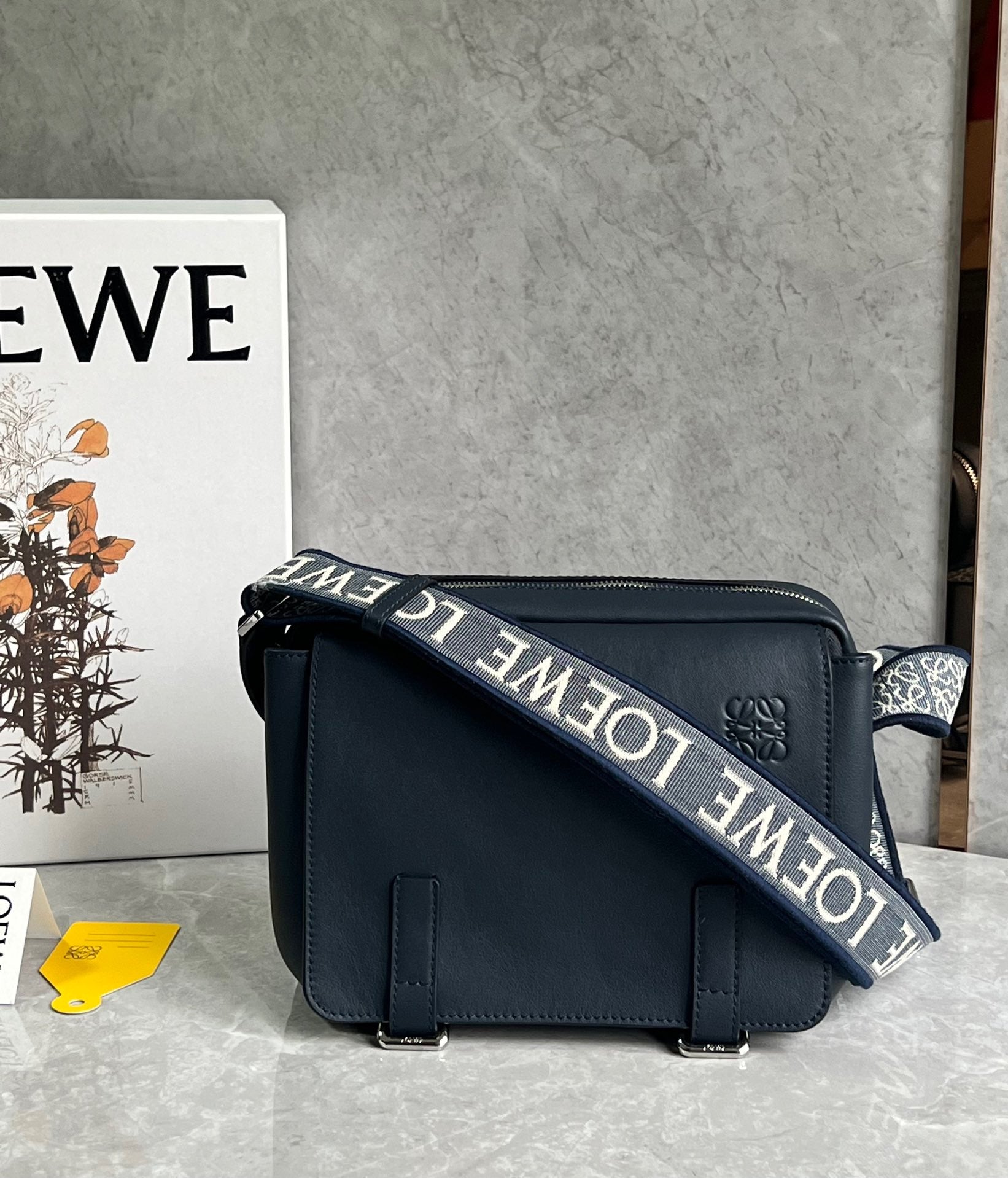 LW Messenger Bag