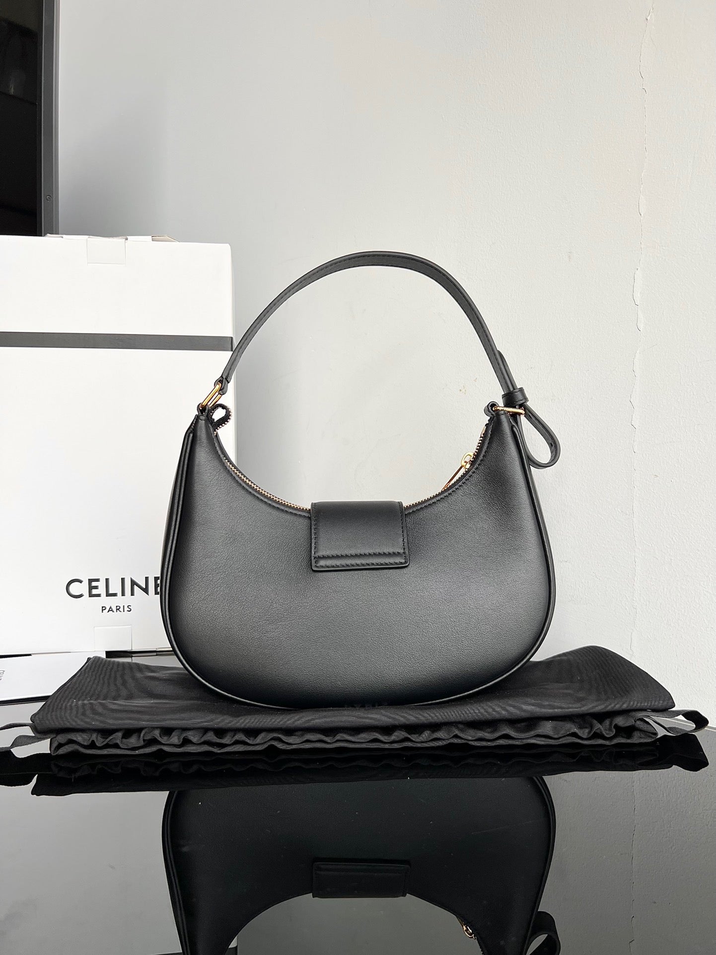 CE Triomphe Hobo