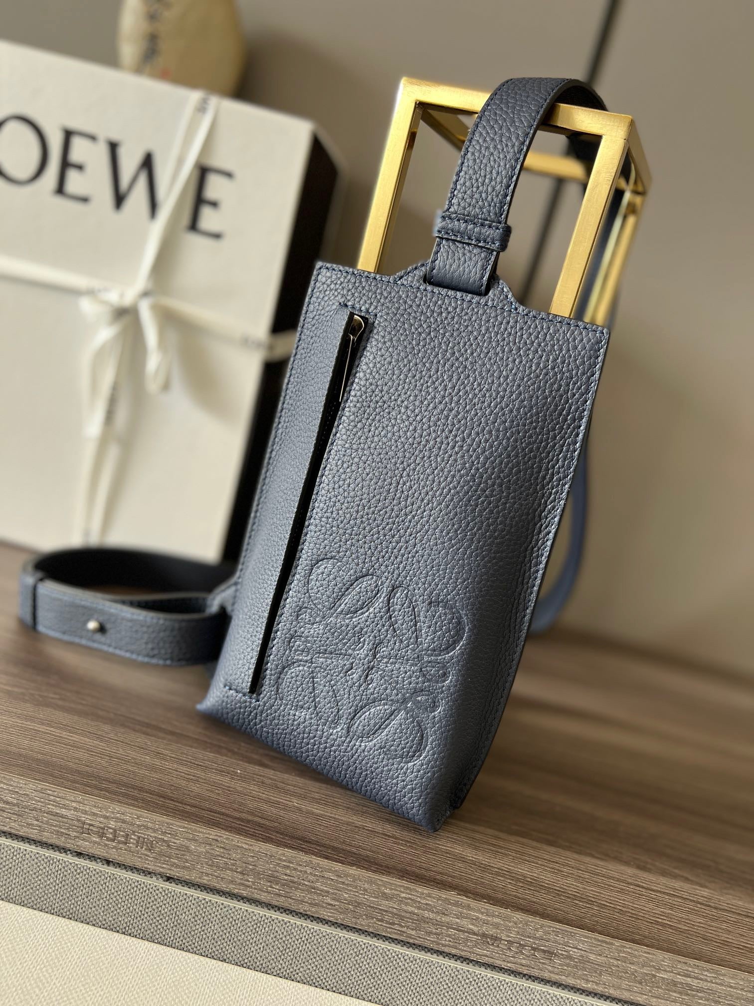 LW Sling Bag
