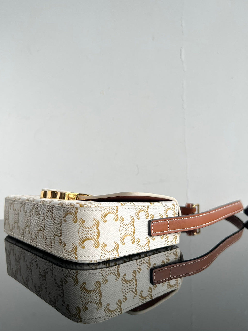 CE Triomphe Hobo