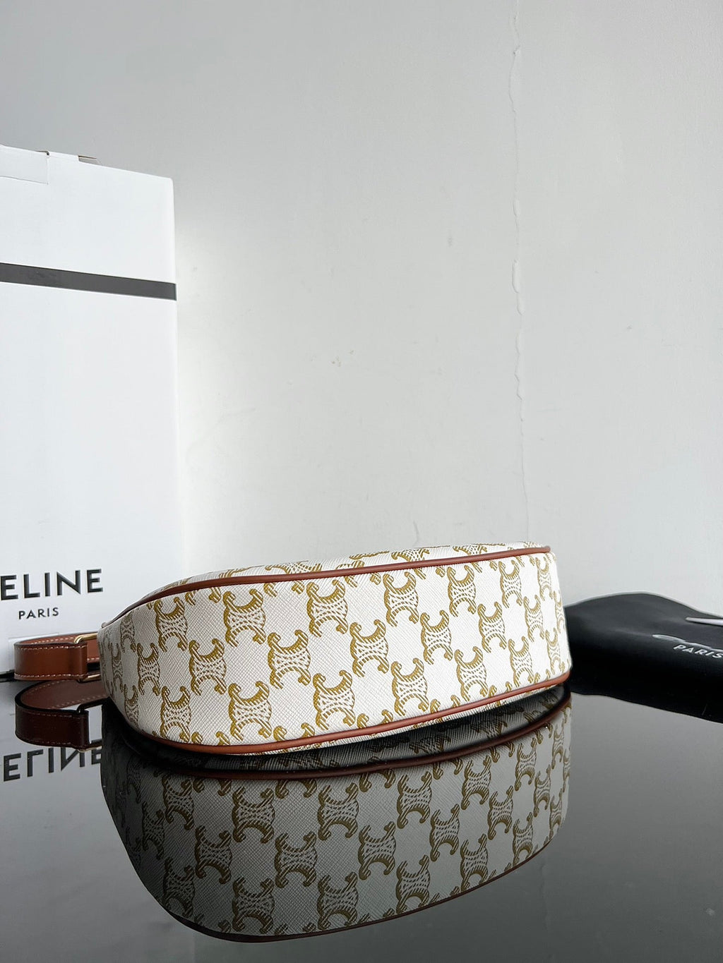 CE Triomphe Hobo