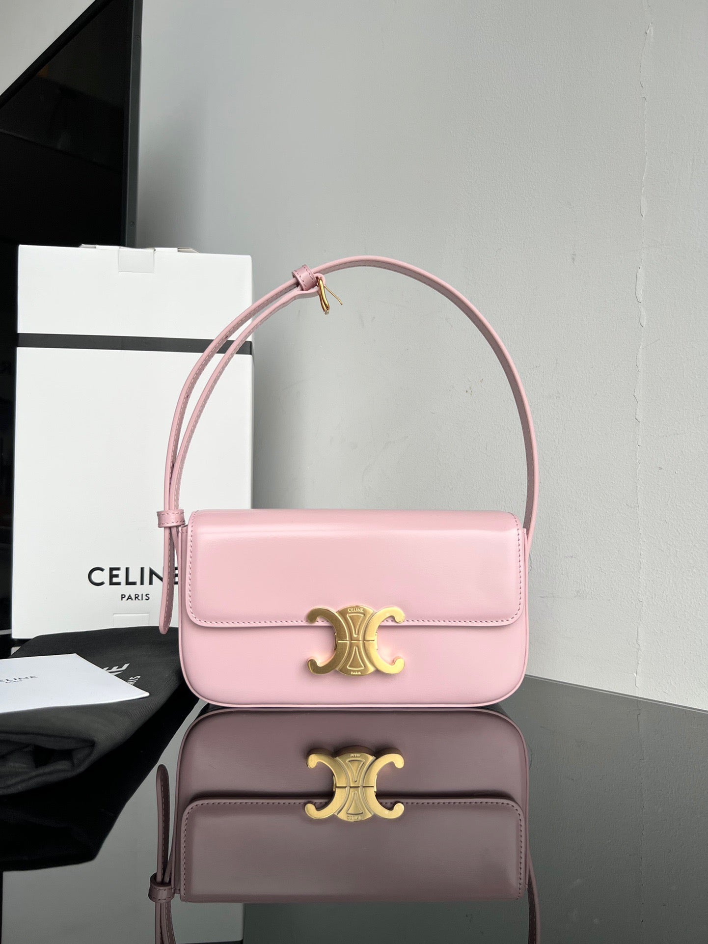 CE Triomphe Hobo