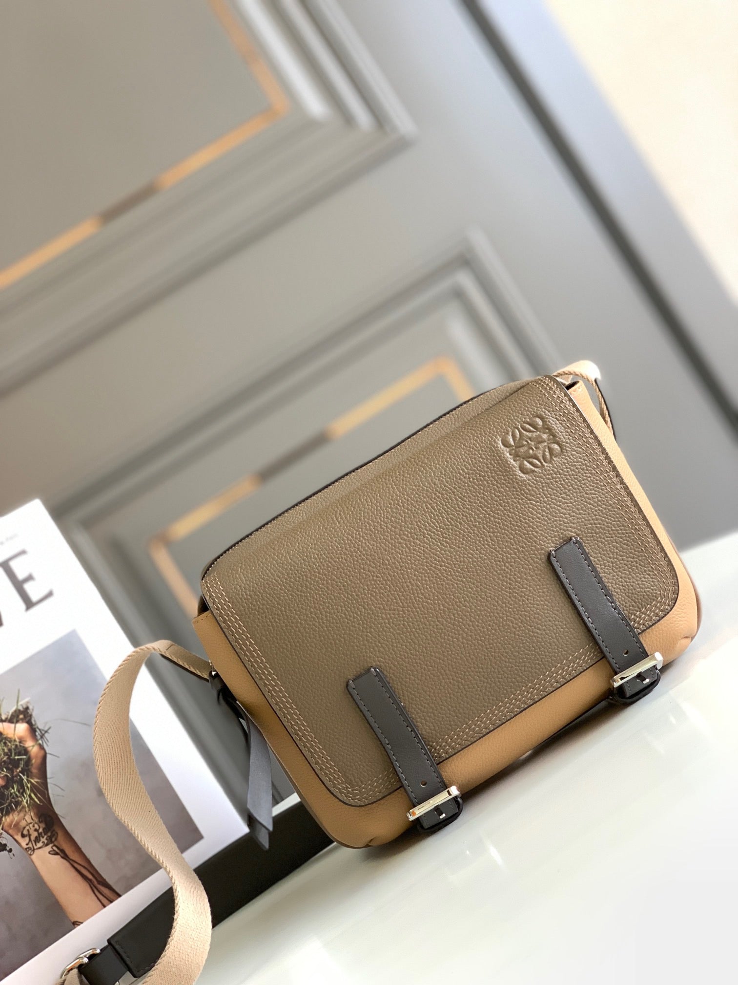 LW Messenger Bag