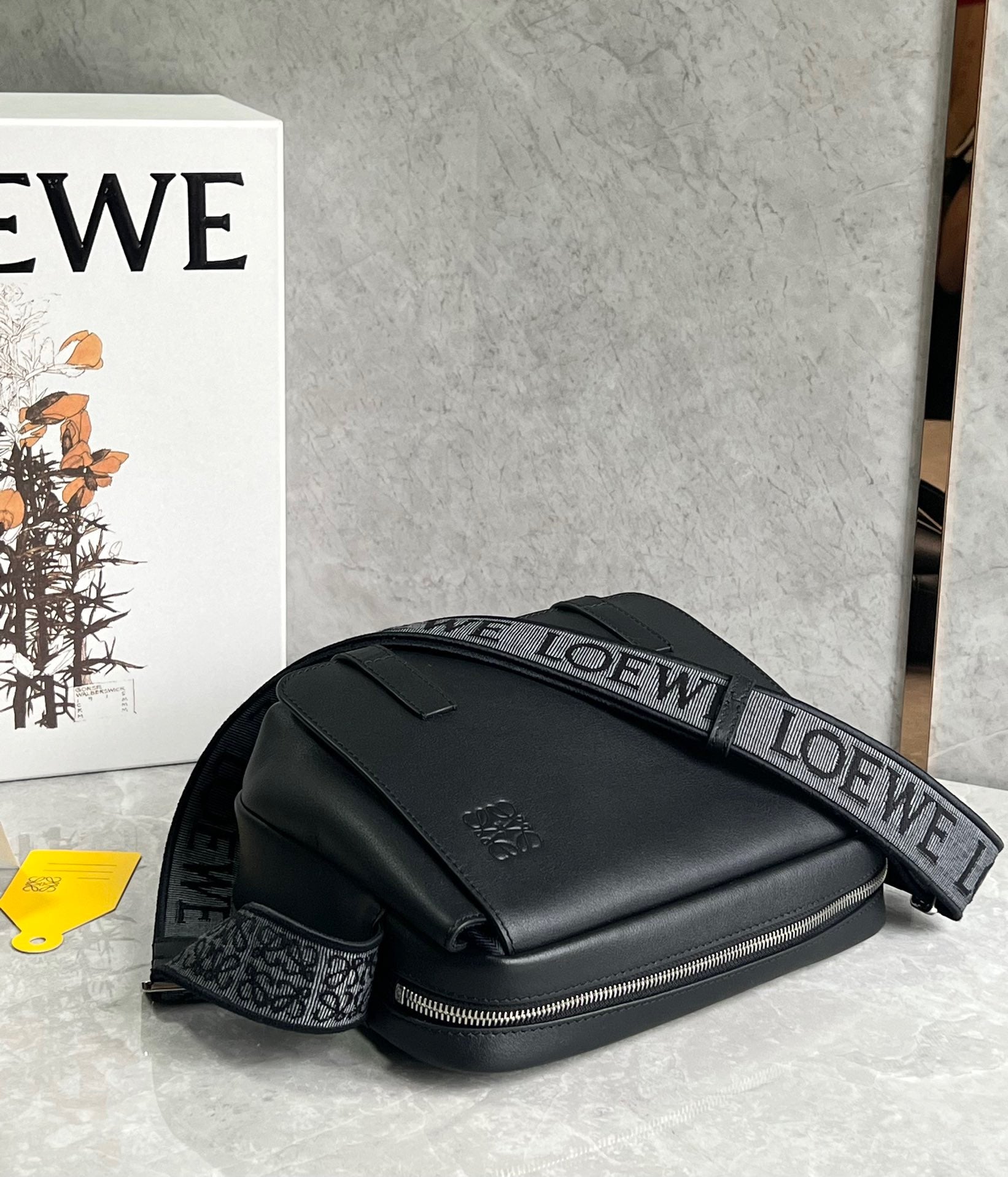 LW Messenger Bag