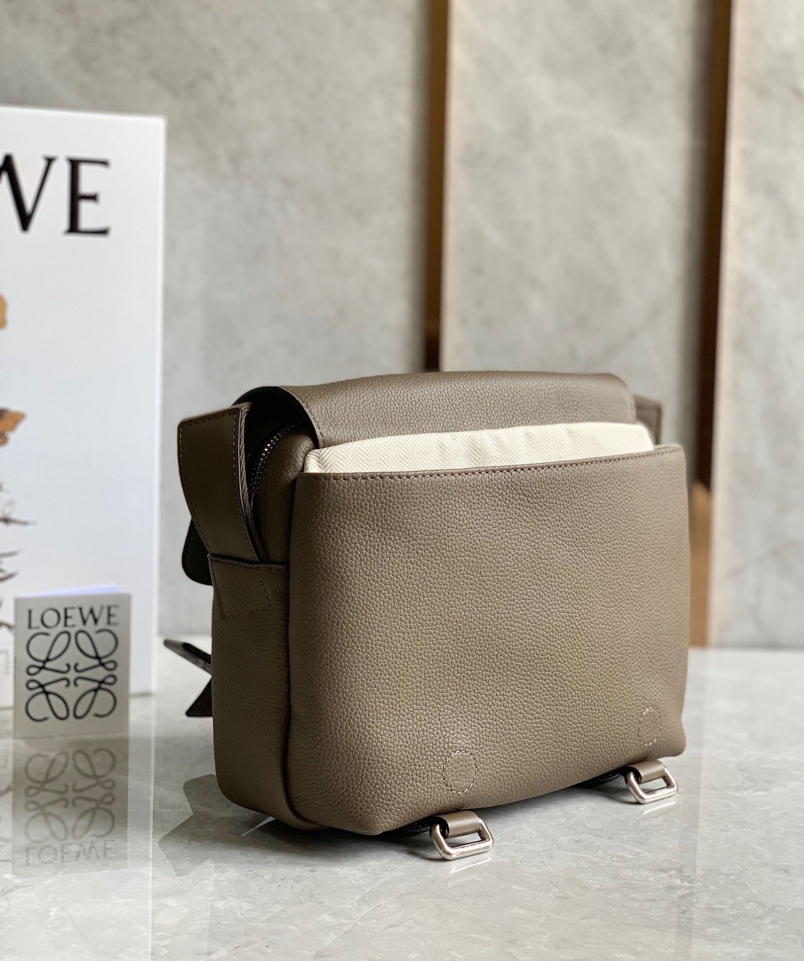 LW Messenger Bag