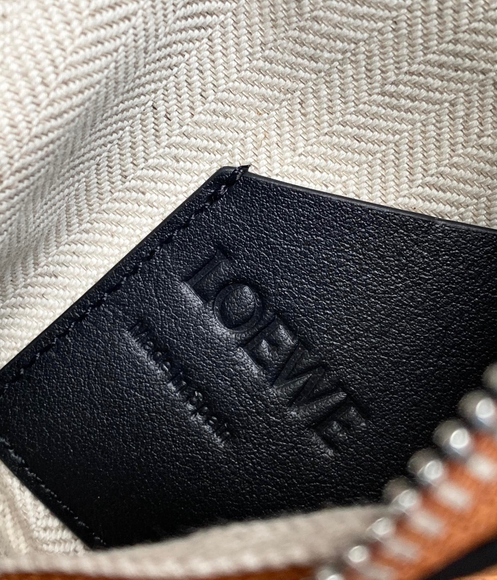 LW Sling Bag