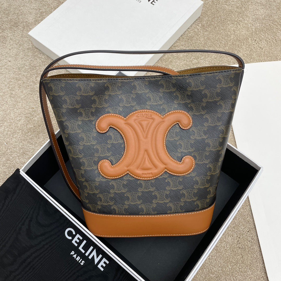 CE Triomphe Bucket