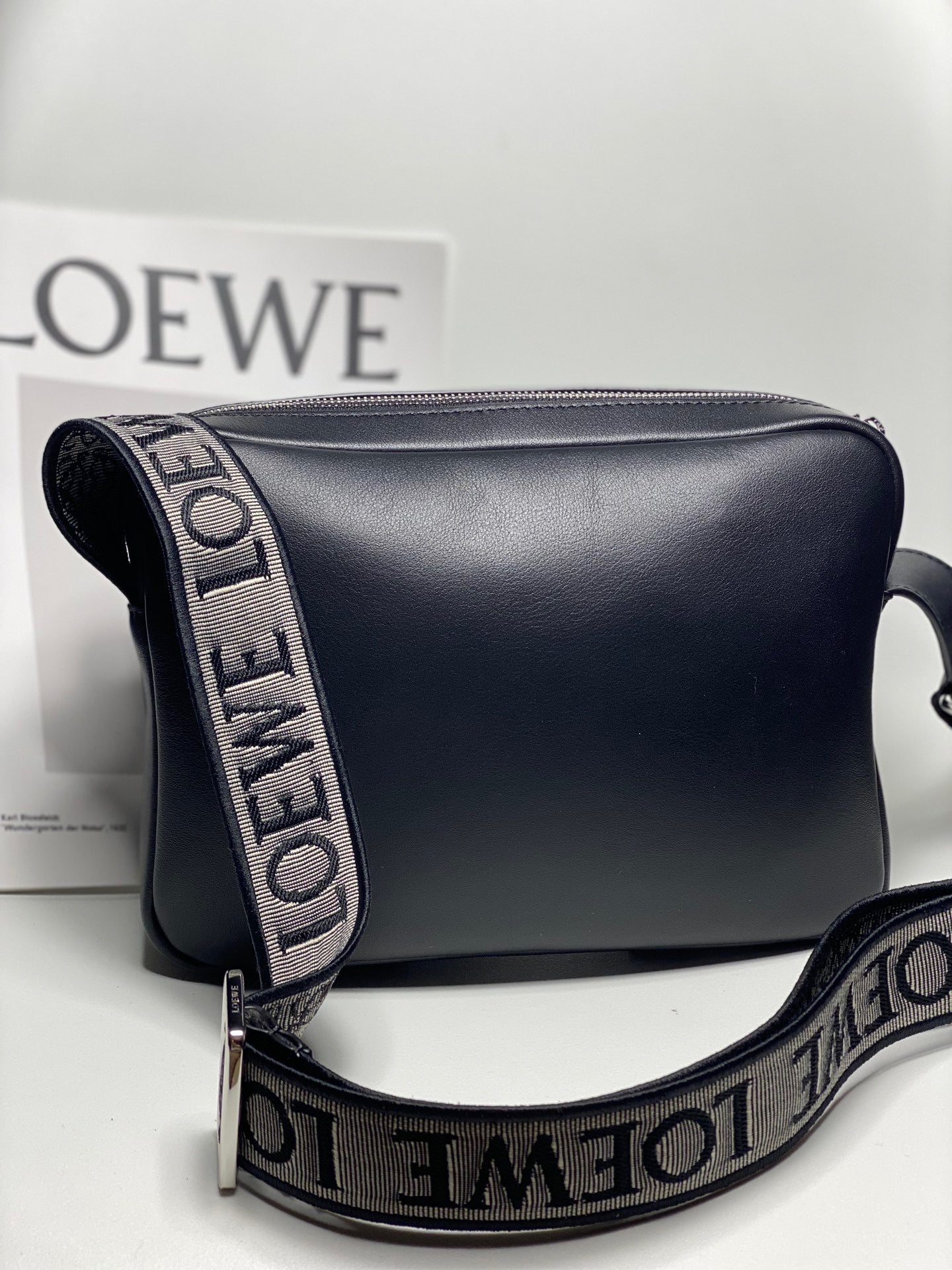 LW Messenger Bag