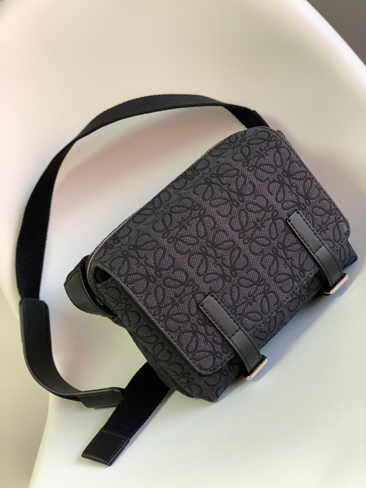 LW Messenger Bag