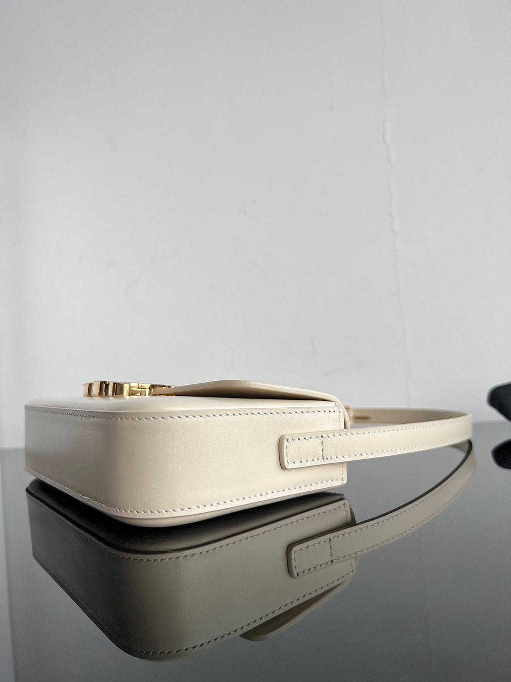 CE Triomphe Hobo