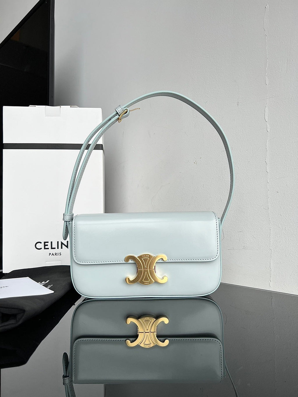 CE Triomphe Hobo