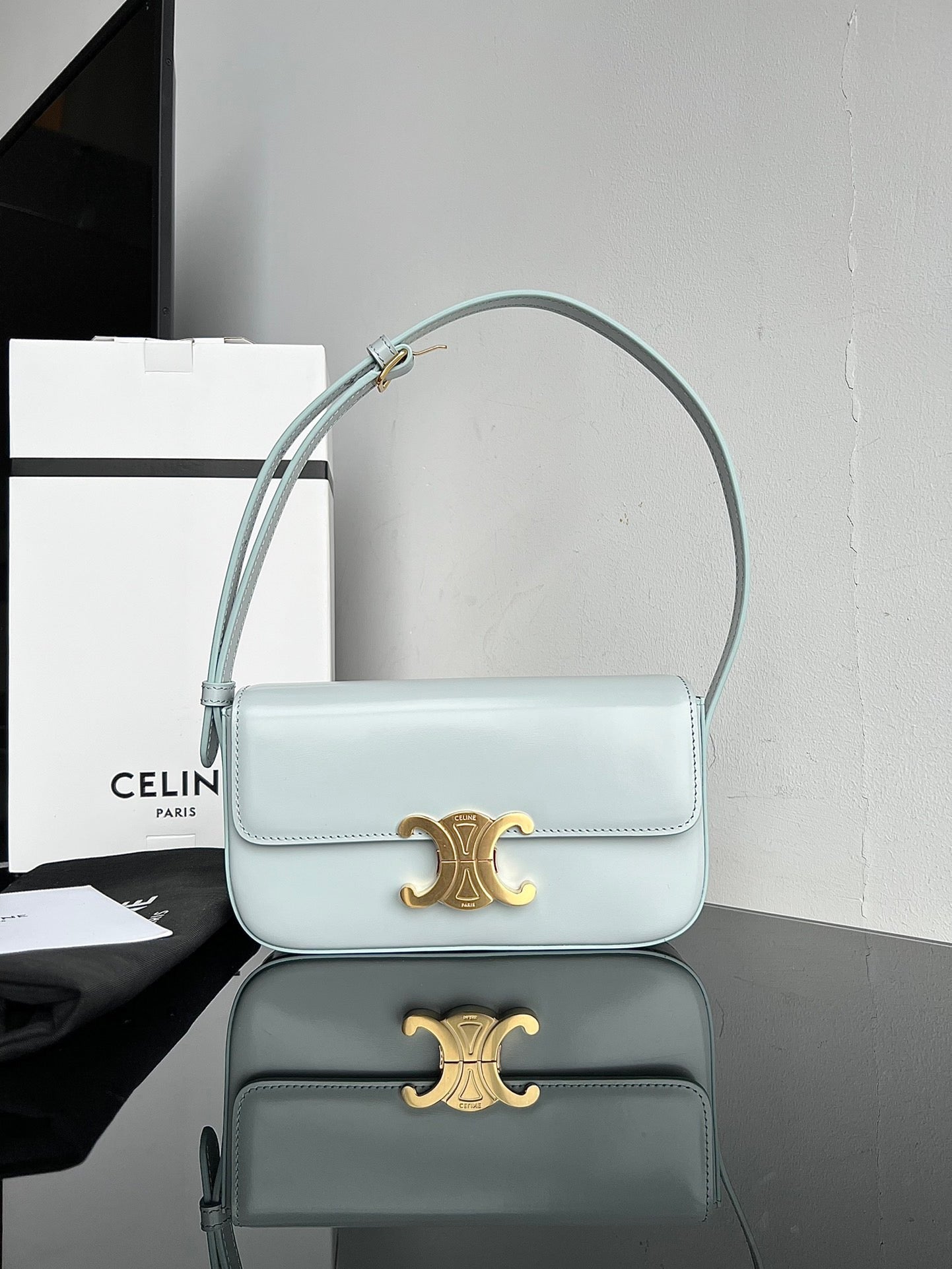 CE Triomphe Hobo