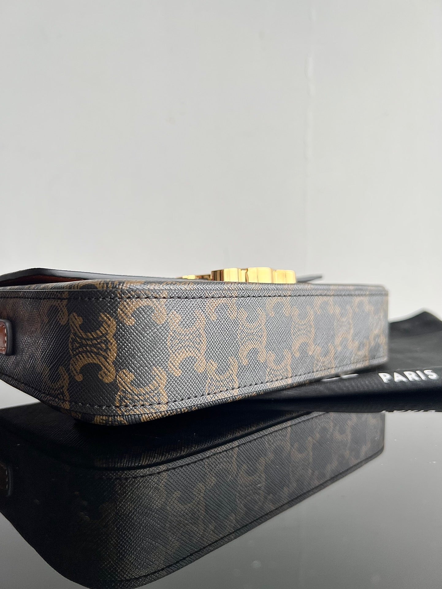 CE Triomphe Hobo