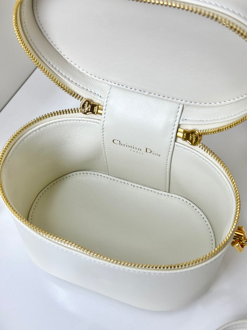 CD Classic Vanity