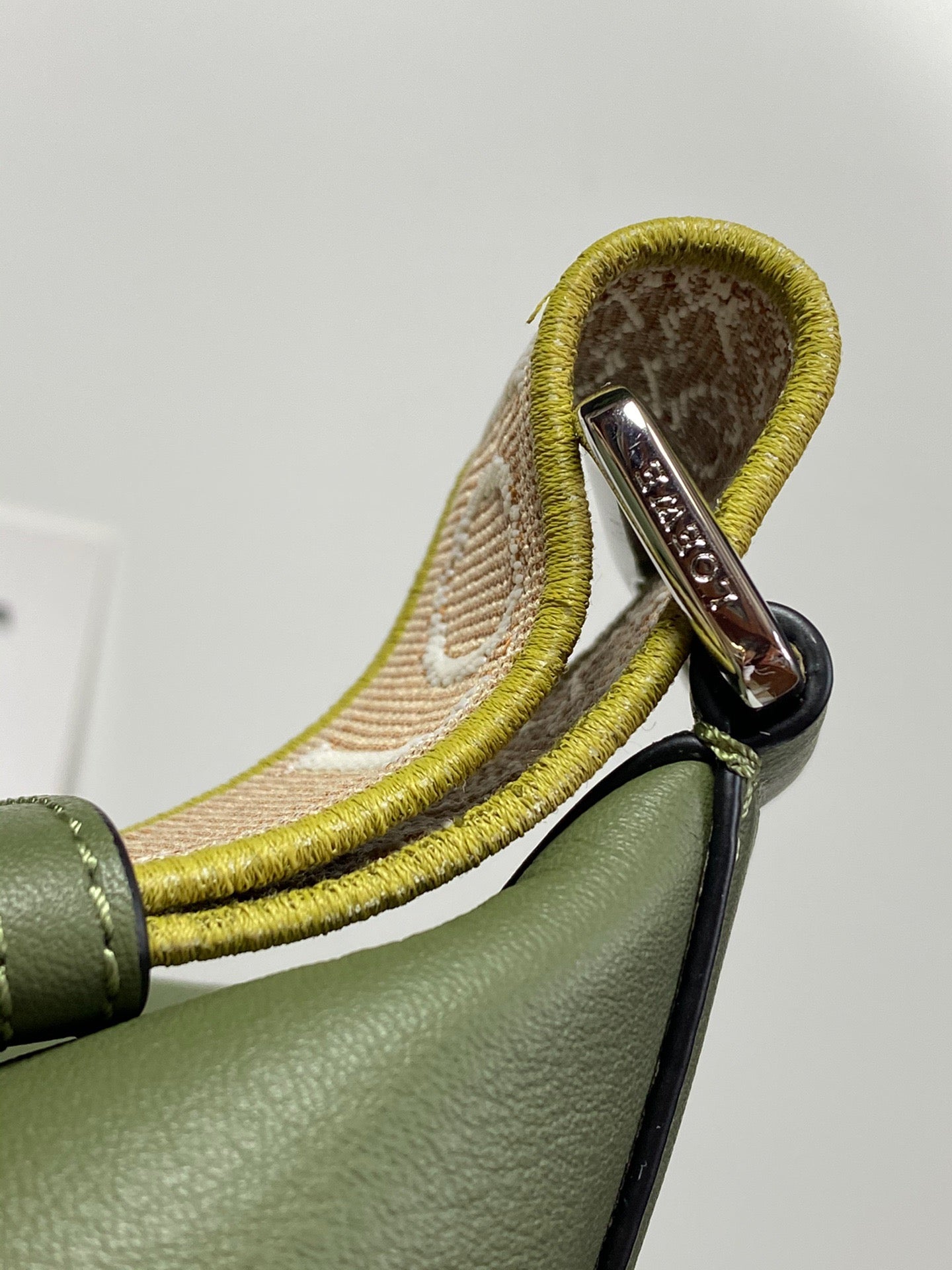 LW Messenger Bag
