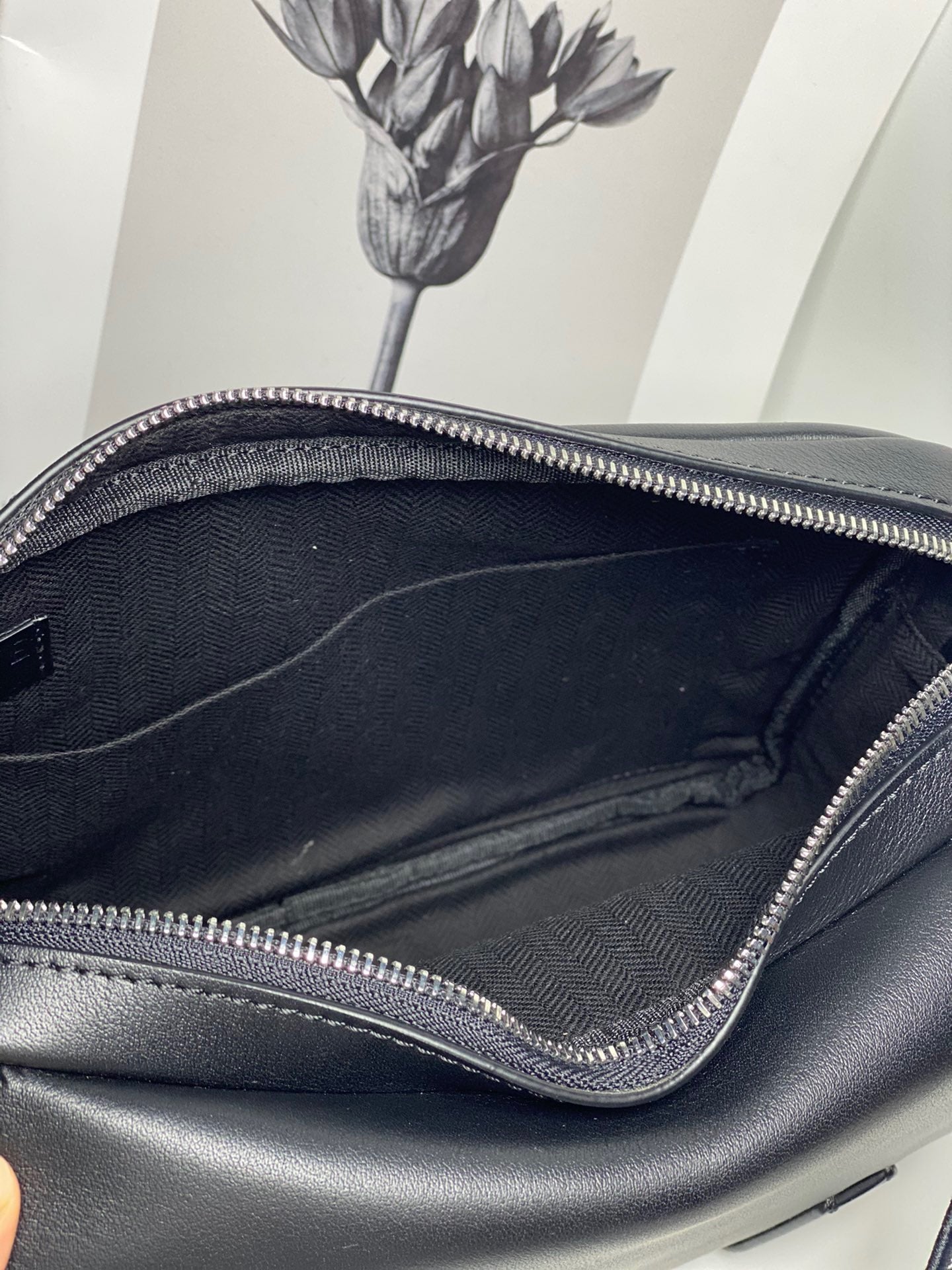LW Messenger Bag