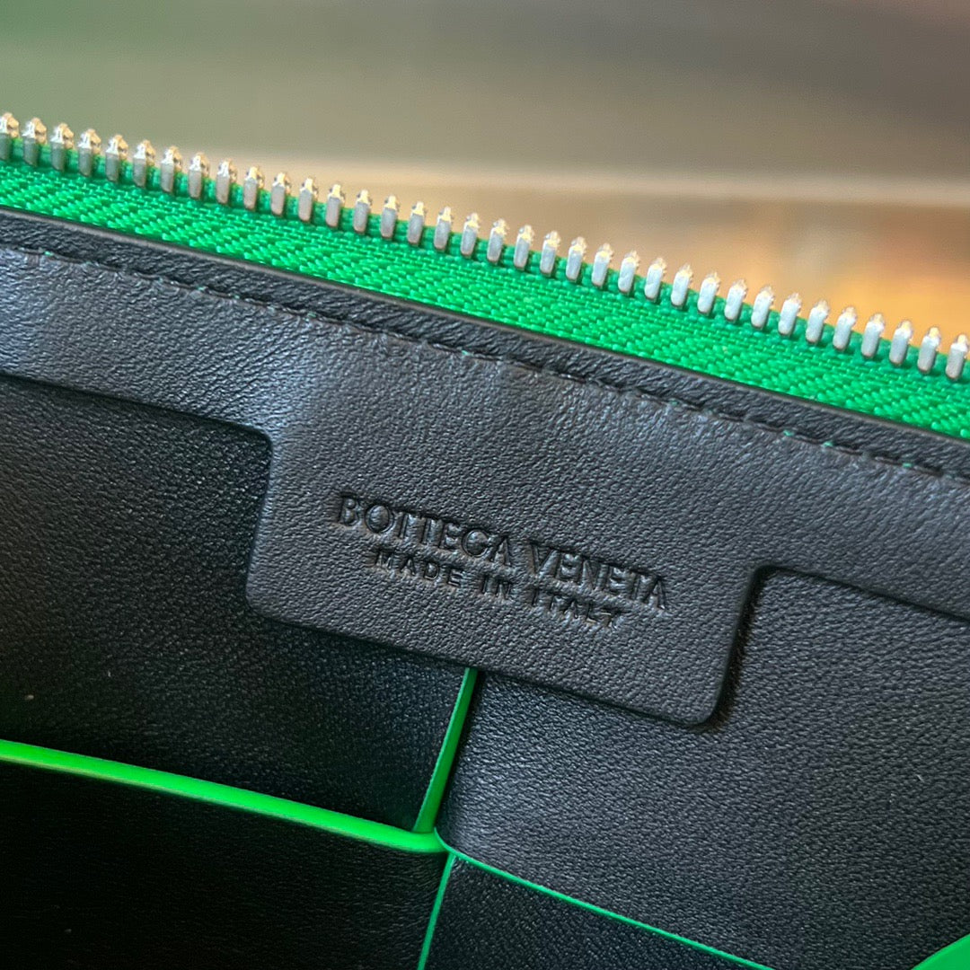 BTV Messenger Bag