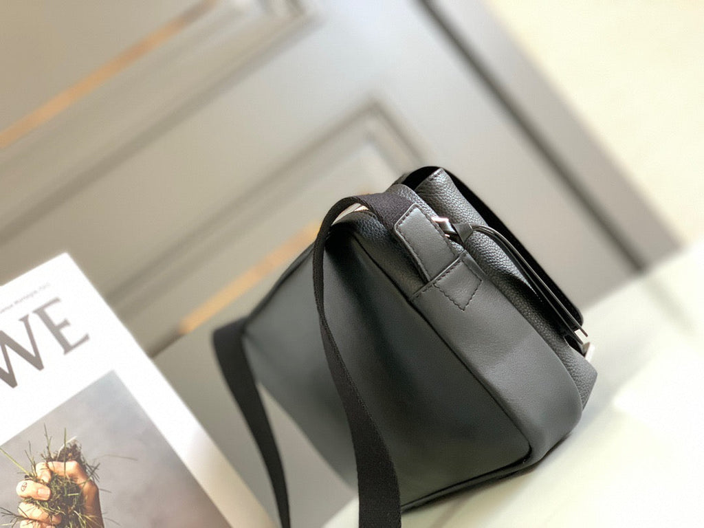 LW Messenger Bag