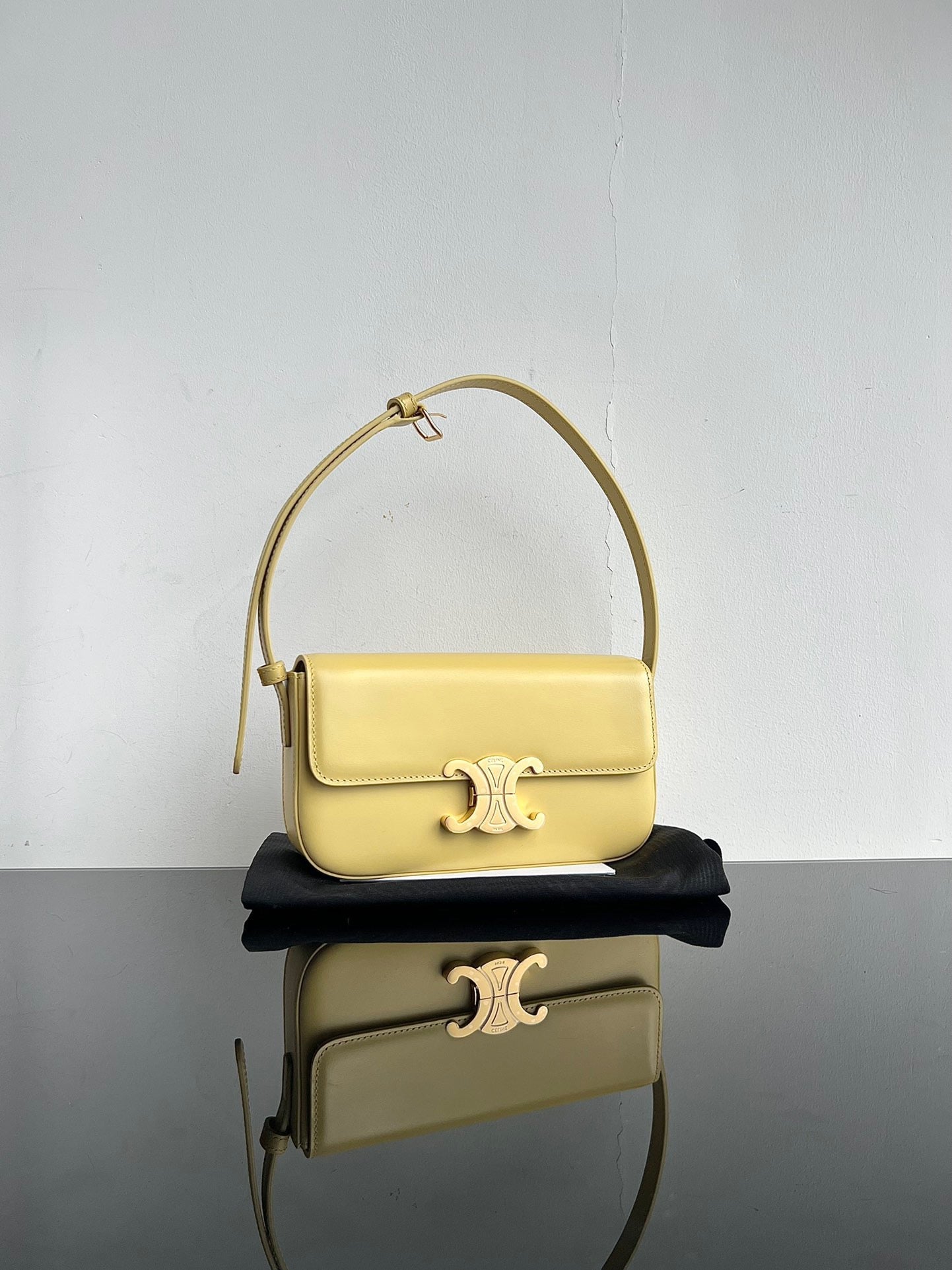 CE Triomphe Hobo