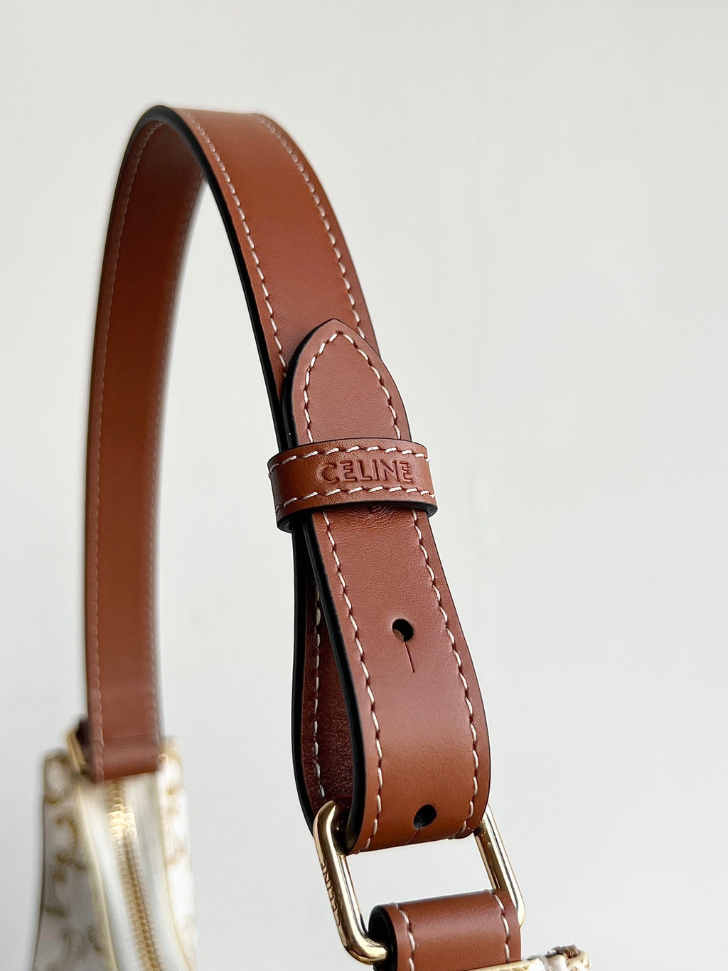 CE Triomphe Hobo